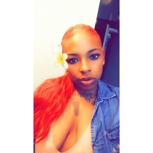 Meet your Posher, Dominique